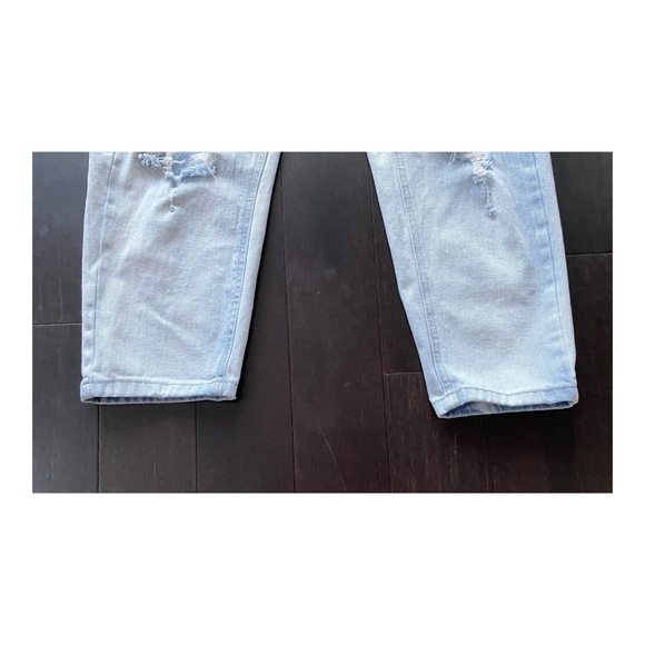 Distressed denim - Picture 5 of 7